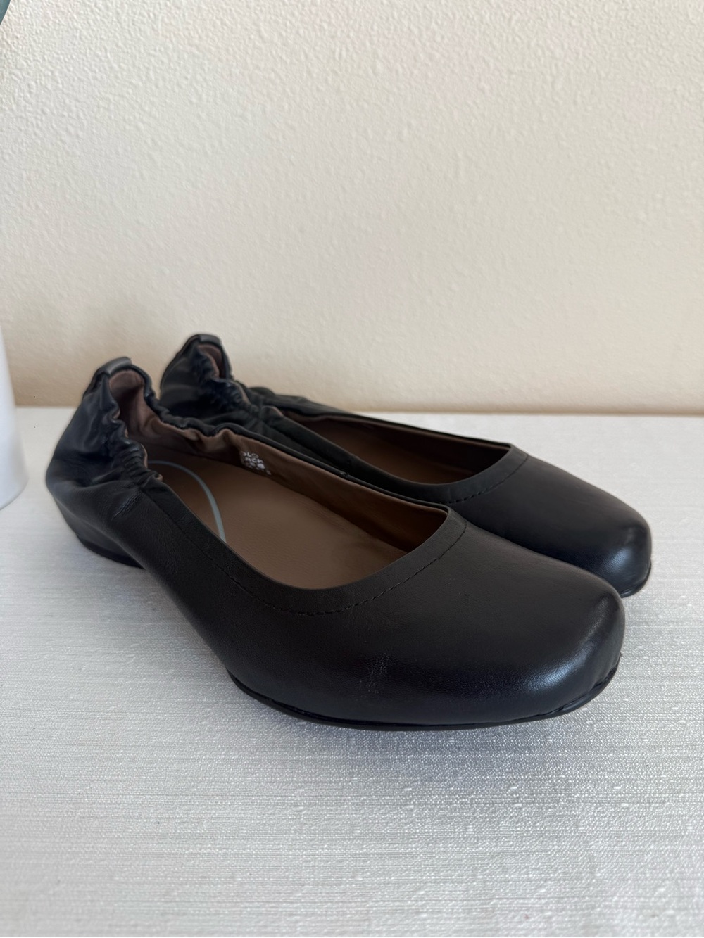 Earthies Black Leather Slip-On Stretch Ballet Flats